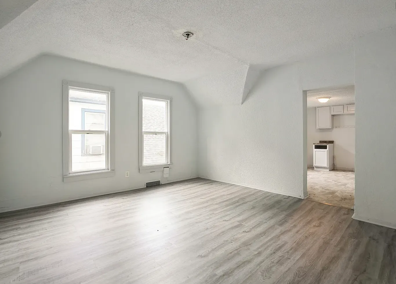2 bed, $800 — Photo 2