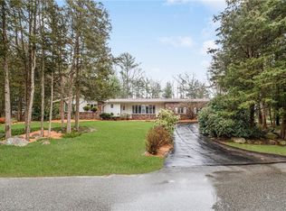 40 Spring Valley Dr, East Greenwich, RI 02818