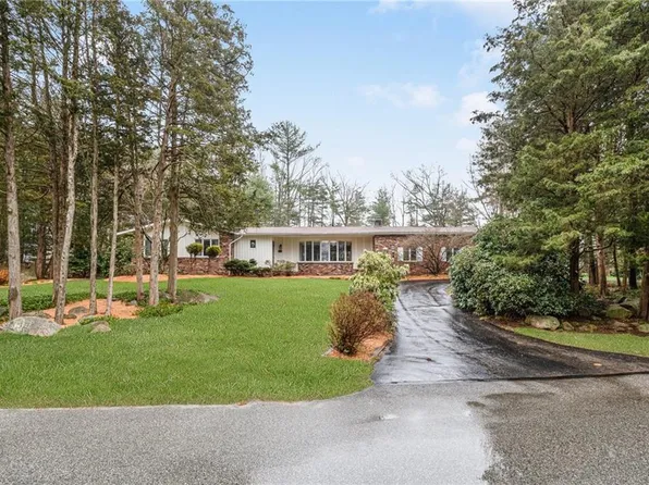 40 Spring Valley Dr, East Greenwich, RI 02818