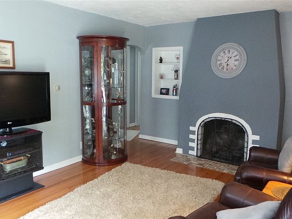 2nd image of 1429 E Madison St