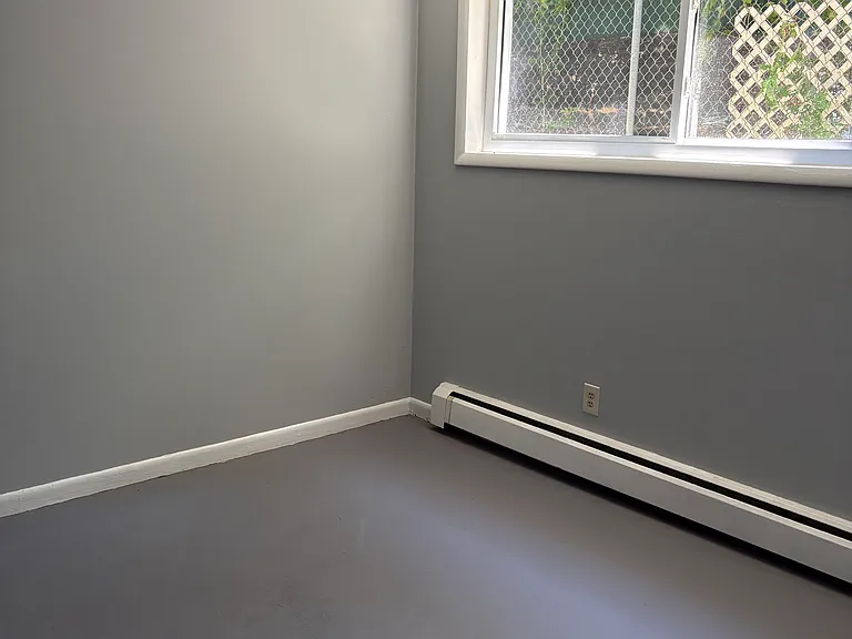 1027 Highland St #4 — Photo 11