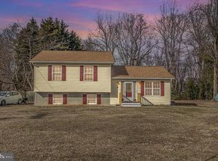 155 Barracks Beach Dr, Colonial Beach, VA 22443