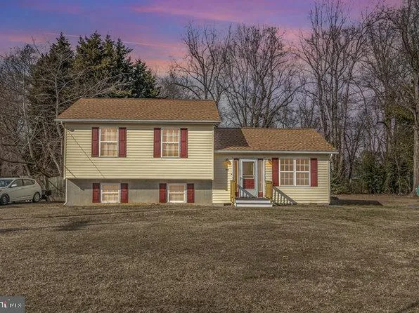 155 Barracks Beach Dr, Colonial Beach, VA 22443