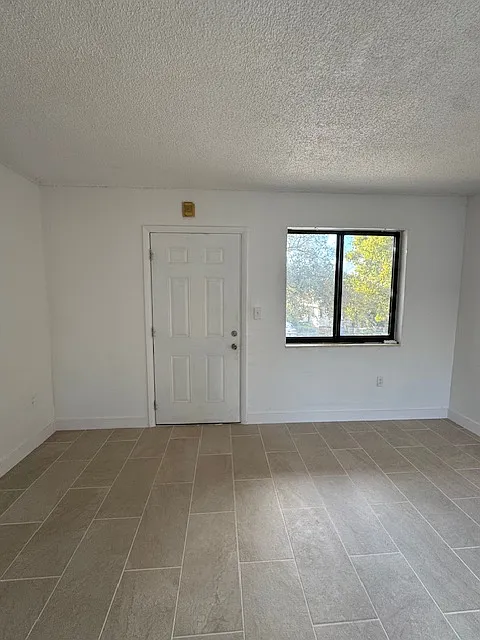 Building Photo - 420 NW 47th Ave #2