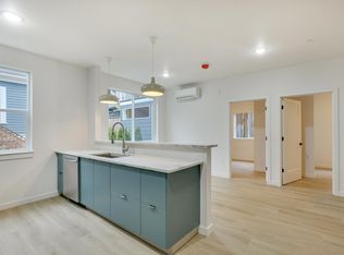 2071 NE Davis St #102, Portland, OR 97232