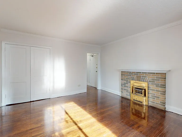 320 Lonsdale Rd — Photo 10