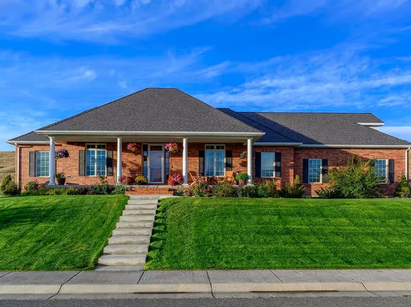 732 Links View Dr, Cody, WY 82414