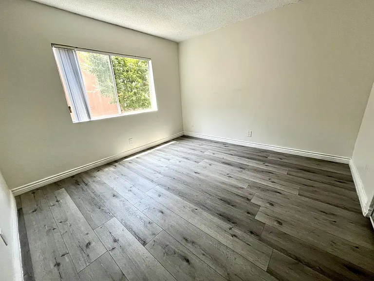 1543 N Bronson Ave #106 — Photo 19