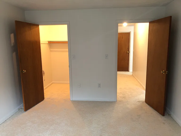 Lexington St Apartments — Photo 76
