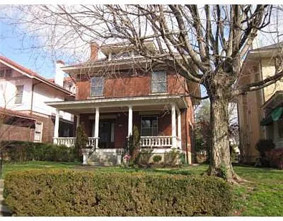 1582 Virginia St E photo 1