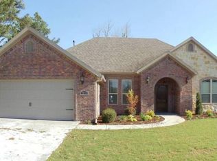 2570 W Vanike Dr, Fayetteville, AR 72704