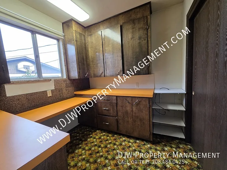 624 W Linden St — Photo 6