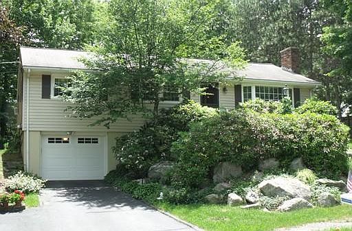 2nd image of 31 Sandy Glen Dr