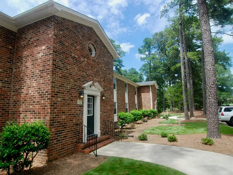 Morganton Arms Apartments — Photo 10