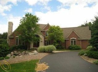 8180 Cotswold Ln, Clarkston, MI