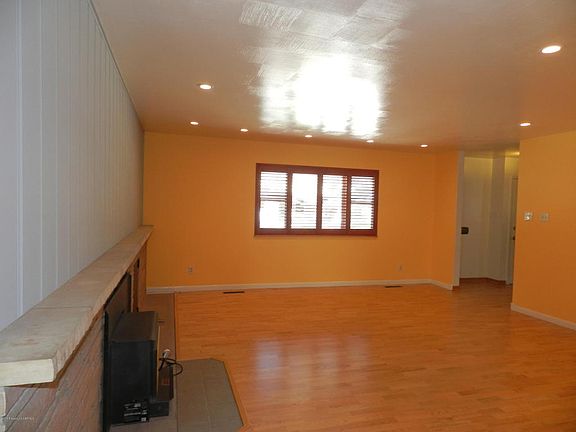 3rd image of 900 N Hallett Cir