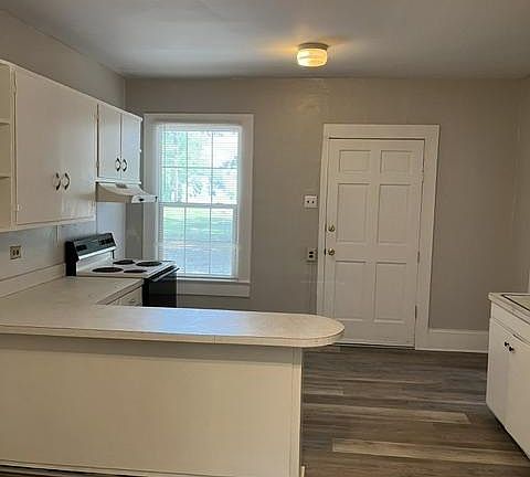 3rd image of 183 Ryan St