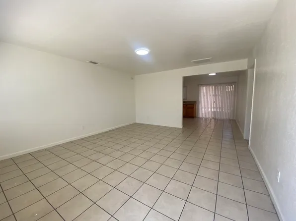 1064 Waters Ave APT 3, Pomona, CA 91766