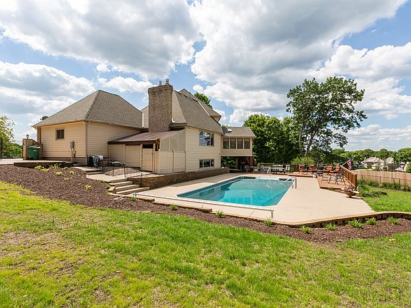 3rd image of 9469 Olympia Dr
