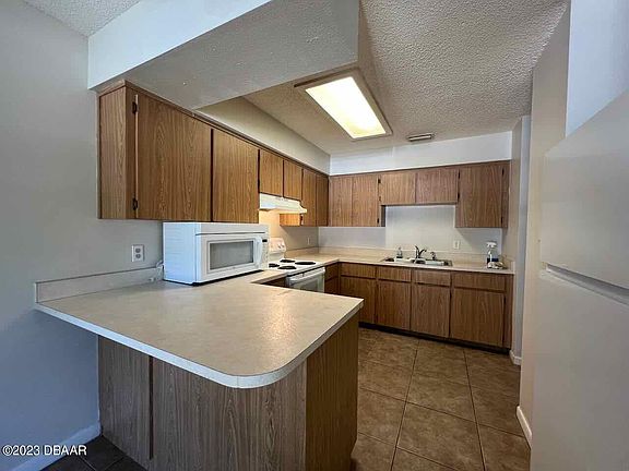 5th image of 3018-3020 India Palm Dr