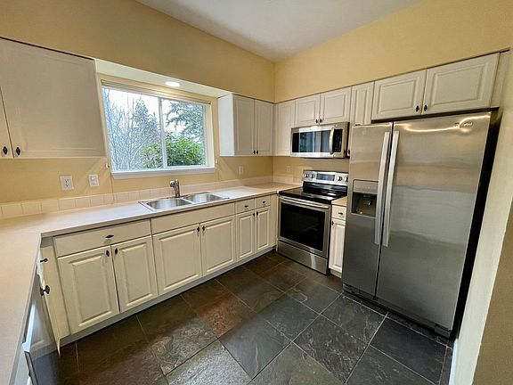 3rd image of 2965 142nd Pl SE APT 1