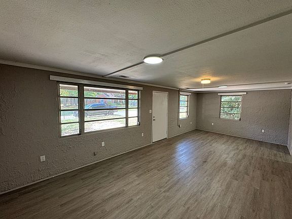 3rd image of 106 Grady St