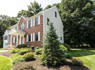 9 Tecumseh Dr, Haverhill, MA 01835