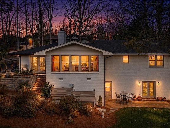 5th image of 3526 Edgewood Cir