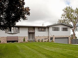 1795 Crestridge Ln, Eagan, MN 55122