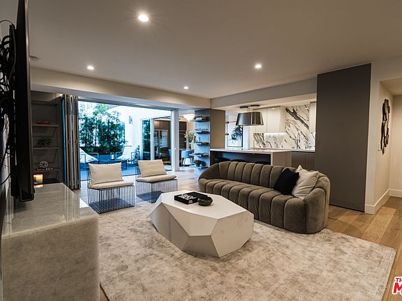 5th image of 838 N Doheny Dr APT 306