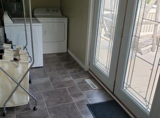 713 W 11th St, Johnston City, IL 62951