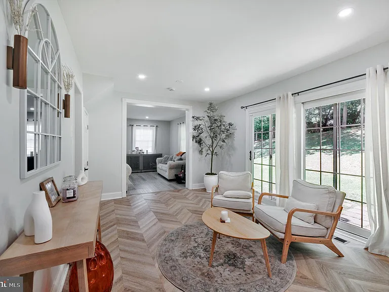 8812 Churchfield Ln — Photo 10
