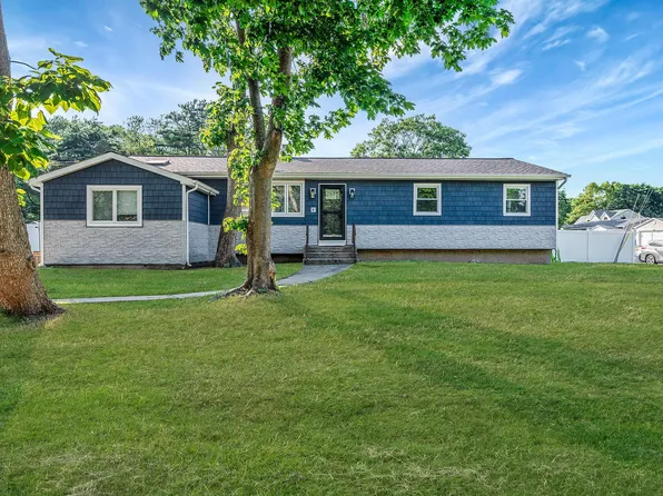 15 Aron Drive, Bohemia, NY 11716