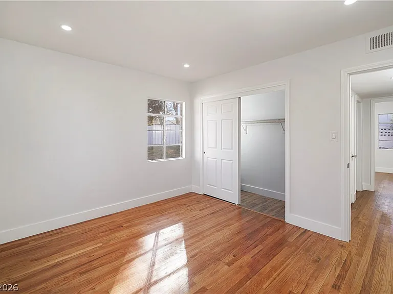 1140 Hillside Pl — Photo 4