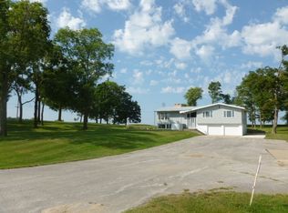5799 22nd Avenue Dr, Vinton, IA 52349