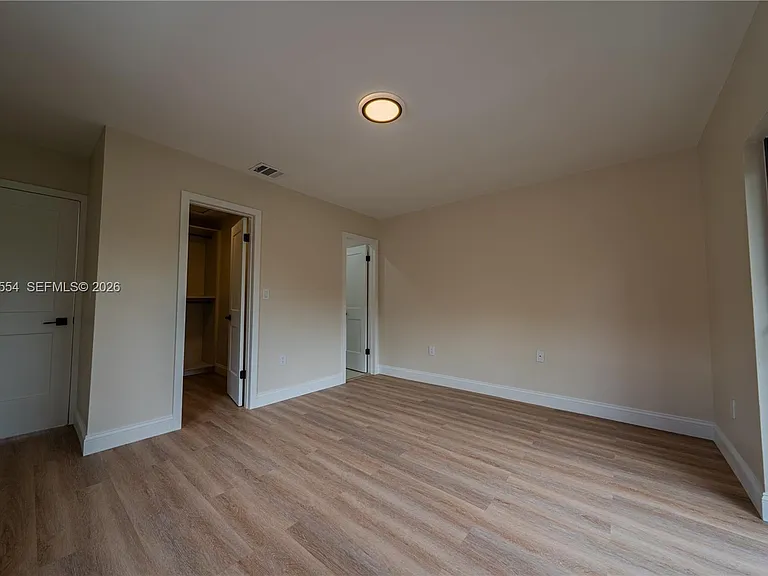 370 Flagami Blvd — Photo 14