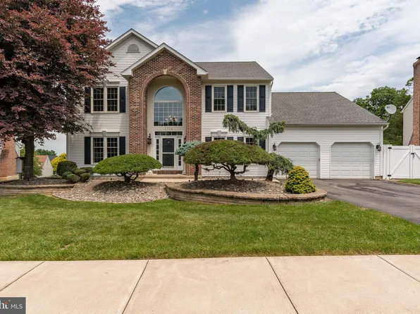 2713 Beacon Dr, Sinking Spring, PA 19608