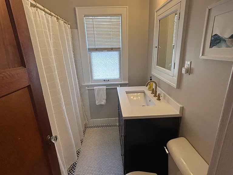 4228 N Woodburn St — Photo 4
