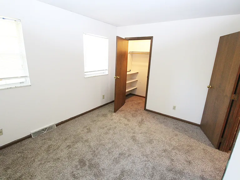 4822 Dierker Rd — Photo 10