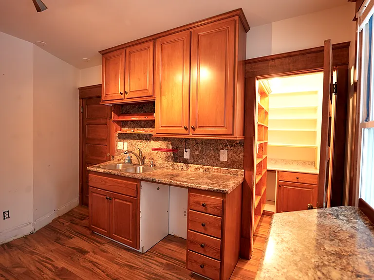 781 Iglehart Ave — Photo 4