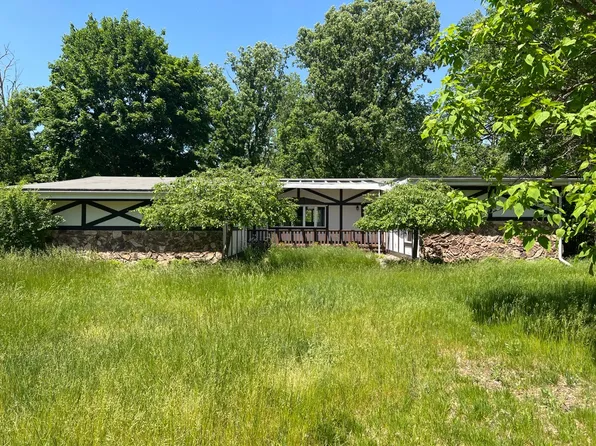 3173 E Bullock Creek Dr, Midland, MI 48640
