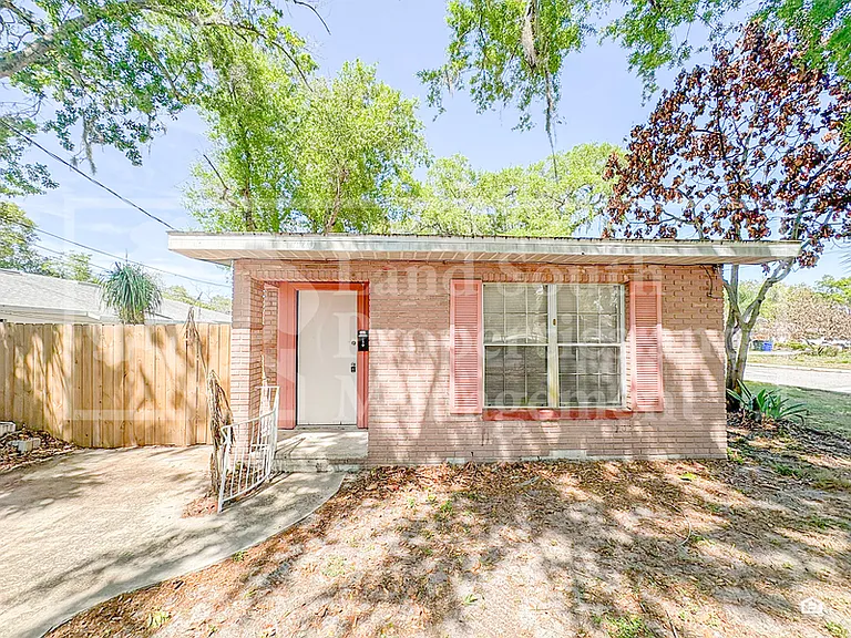 420 Allamanda Dr — Photo 17