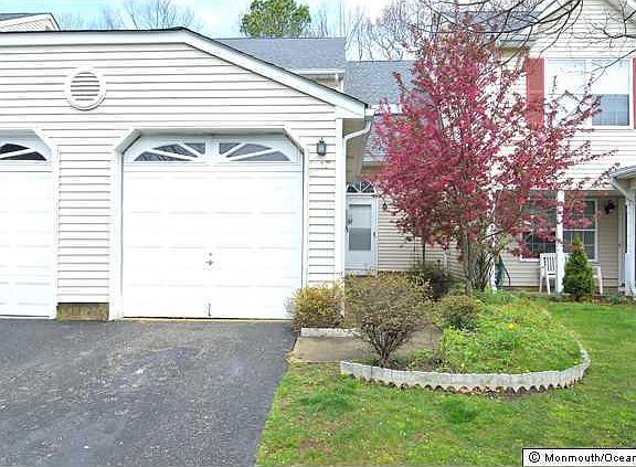 2nd image of 537 Woodbine Ln