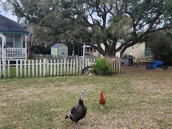 3rd image of 496 Ramona Rd