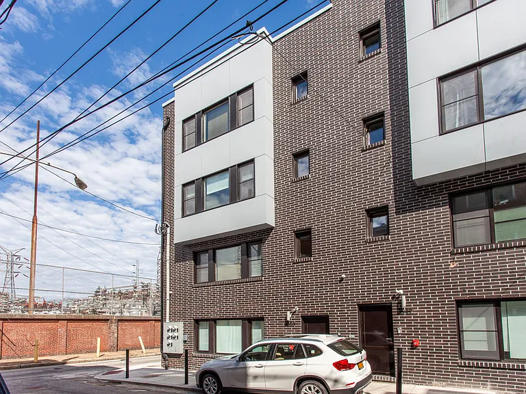 2553 Montrose St #DD — Photo 21
