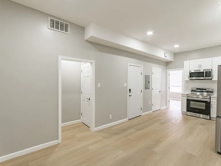 2827 W Girard Avenue — Photo 5