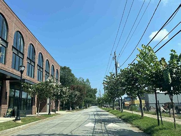 Exterior Neighborhood (street photo)