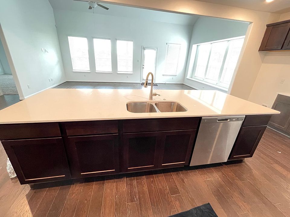 1st image of 103 Fortuna Ct
