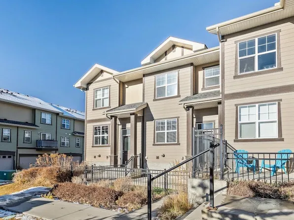 4 S Evanscrest Gdns NW, Calgary, AB T3P 0S1