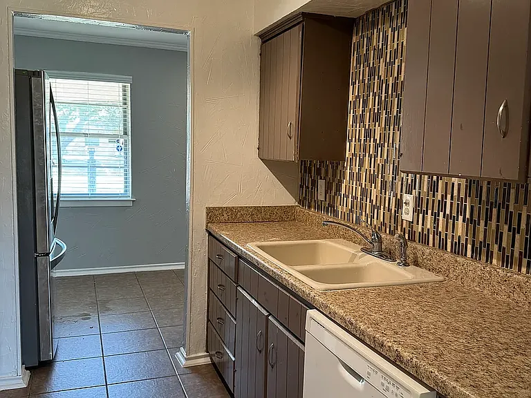 3310 Western Dr — Photo 10
